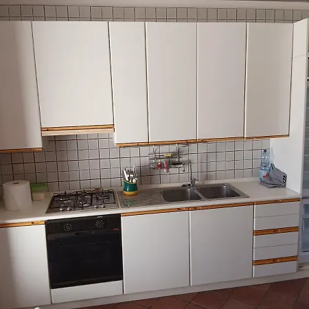 Intera Abitazione Singola. Villa *