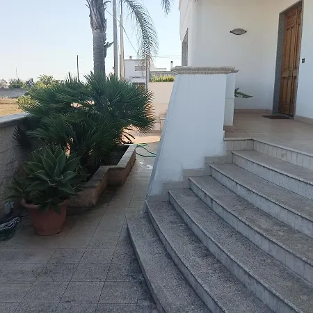Intera Abitazione Singola. Villa *